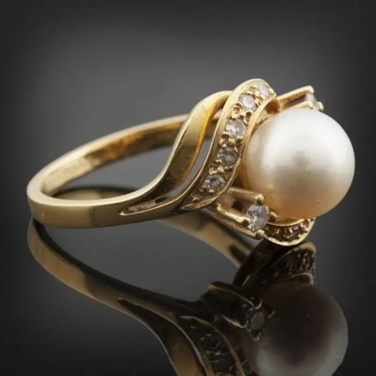 Elegant Ring with Pearl and Brilliant Gold-Mialla Jewelry