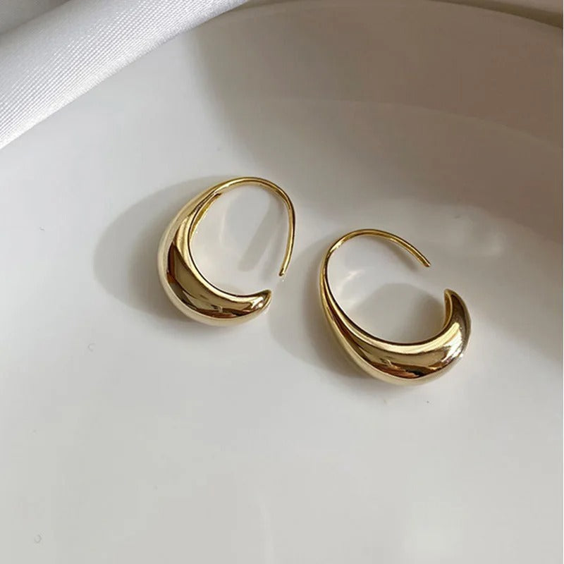 Vintage Gold & Shiny Crescent Moon Shape Earrings-Mialla Jewelry