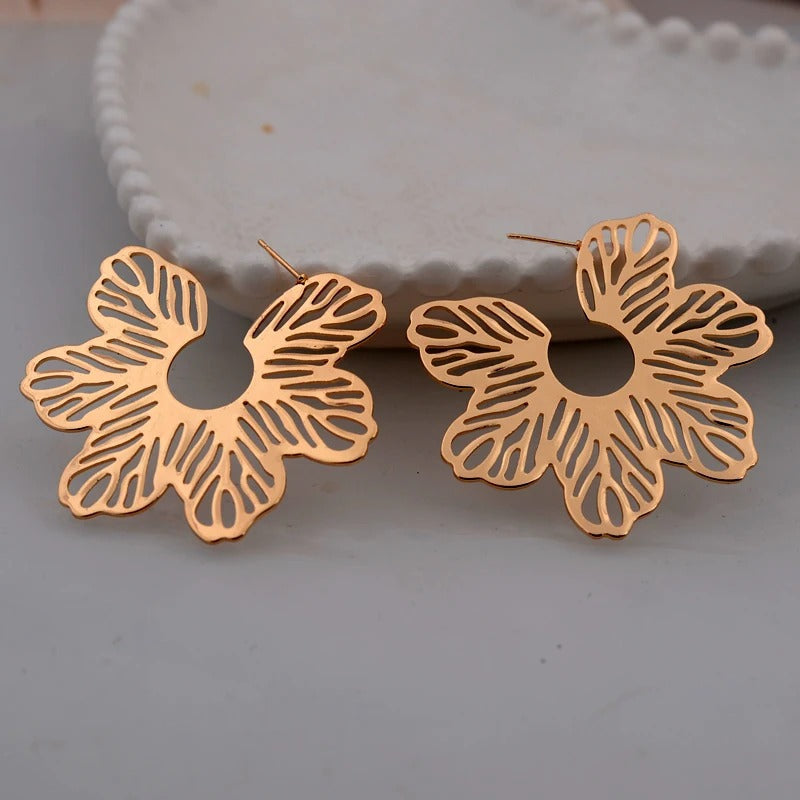 Vintage Gold Hollow Floral Earrings-Mialla Jewelry