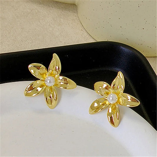 Vintage Gold Floral Elegant Pearl Stud Earrings-Mialla Jewelry