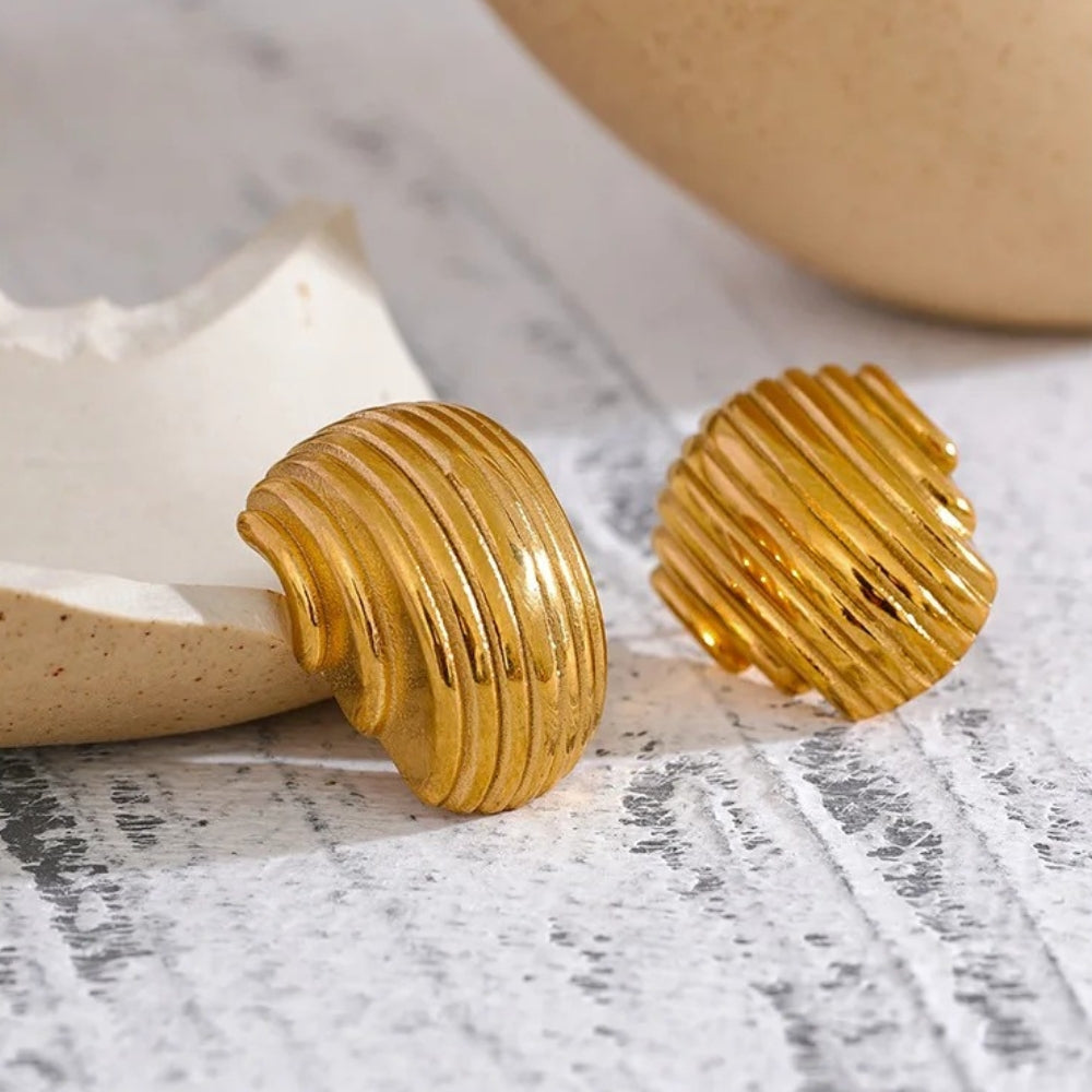 Vintage Gold Ribbed Hoop Earrings-Mialla Jewelry